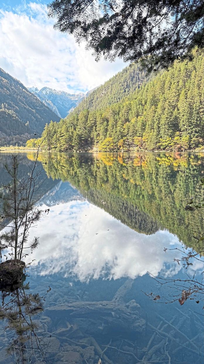 中国壮观的湖泊天堂九寨沟有多种色彩