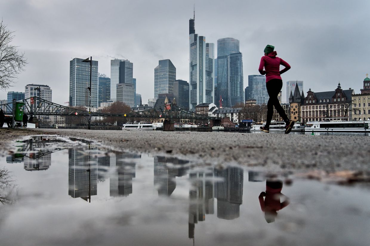 Most Europeans want to keep same distance between US and China, poll finds