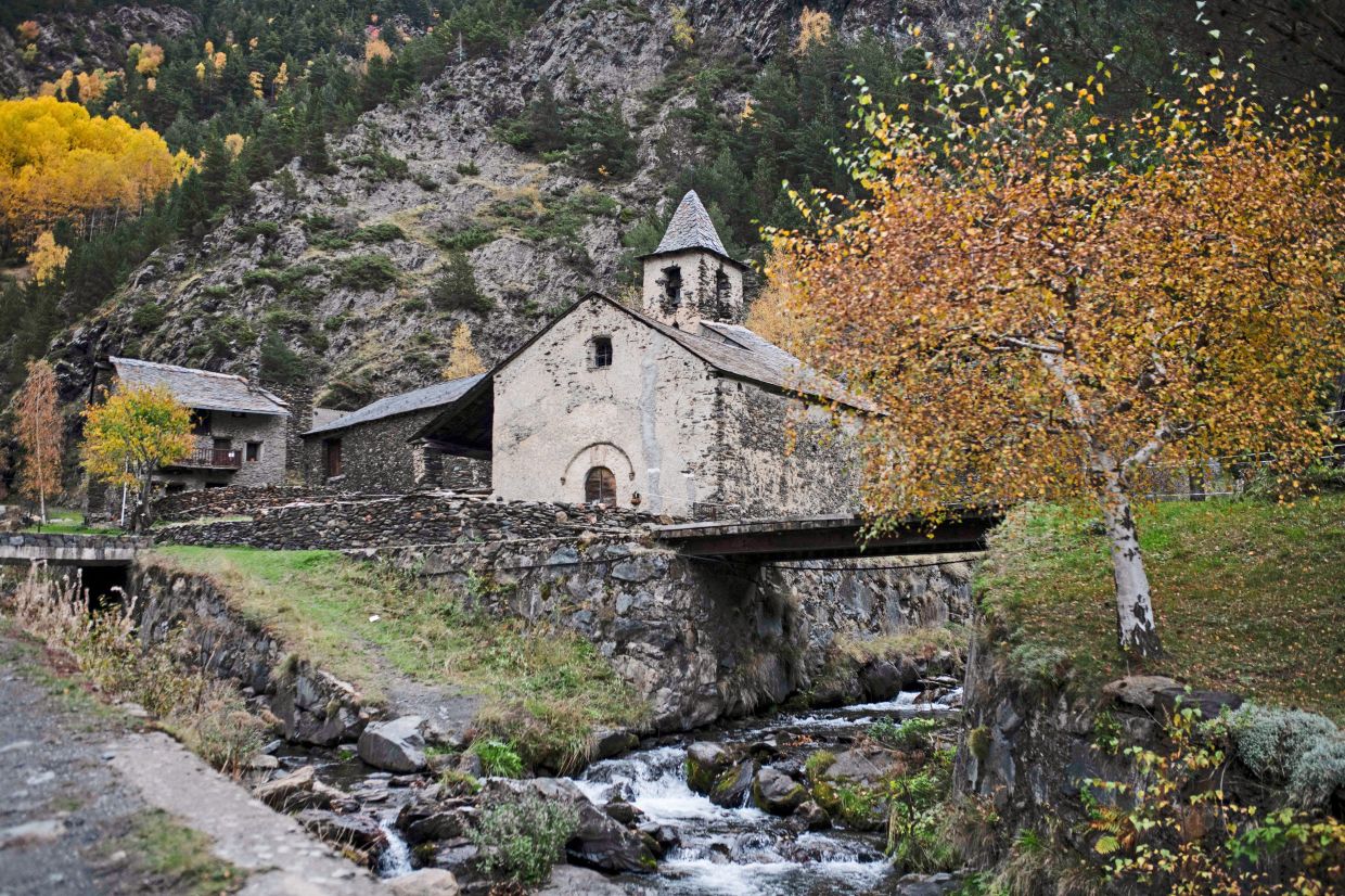 The killing that drew in the tourists