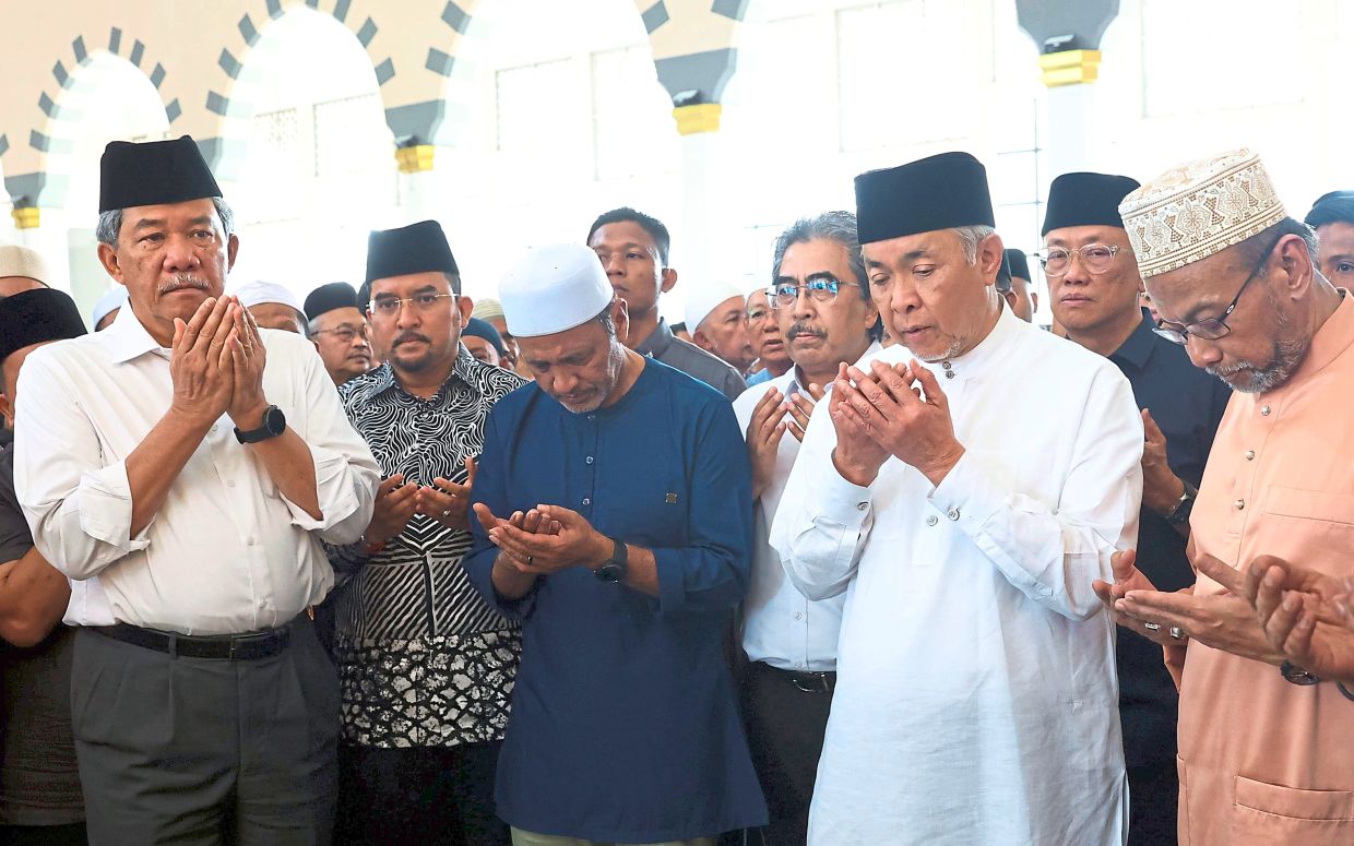 Sabah leaders pay tribute to Bung