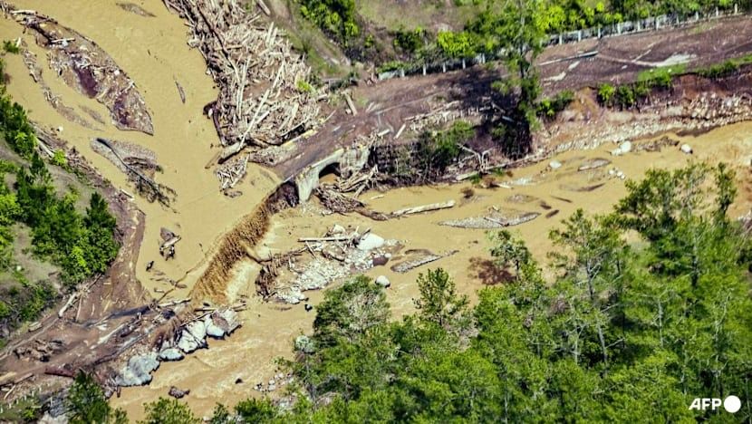 Starvation fears as more heavy rain threaten flood-ruined Indonesia
