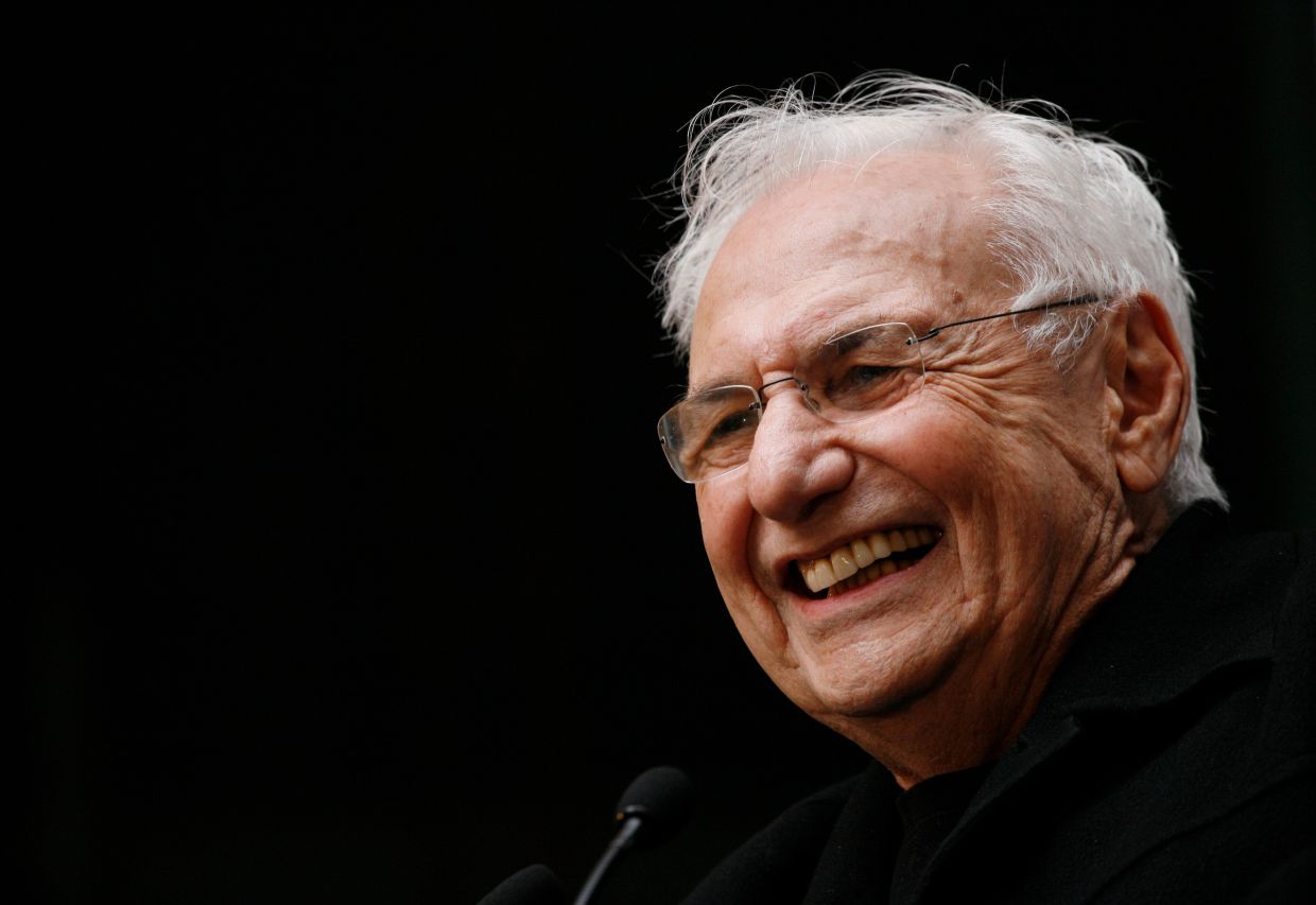 Frank Gehry, master architect with a flair for drama, dies at 96