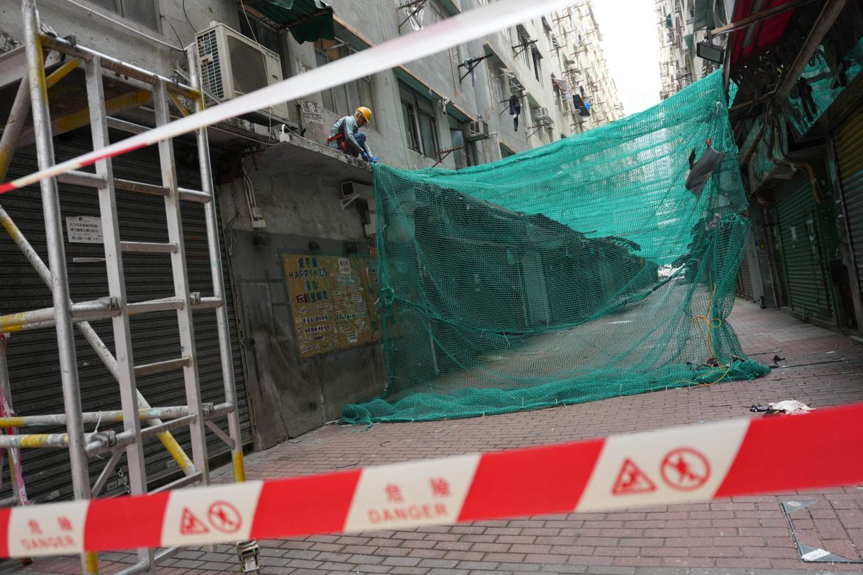 Scaffolding nets removed across Hong Kong as firms seek to meet three-day deadline