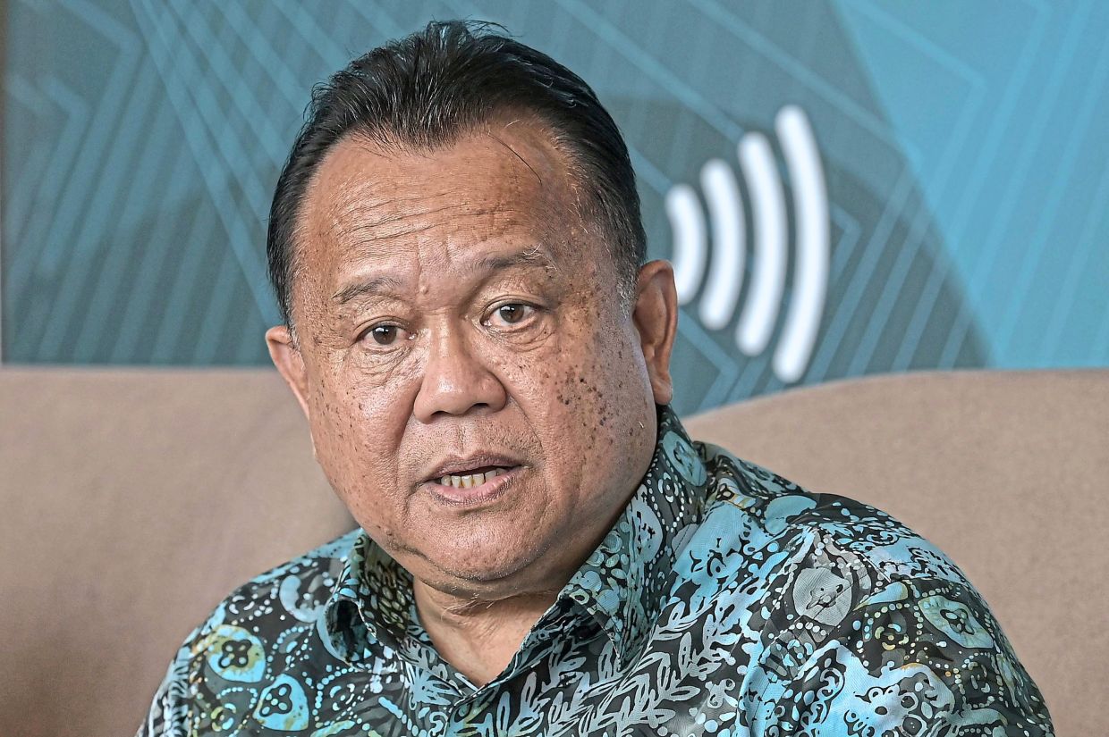 KUALA LUMPUR, 4 Dis -- Menteri Kerja Raya Datuk Seri Alexander Nanta Linggi bercakap pada sidang media selepas Majlis Pelancaran Kad Pendaftaran Personel Binaan Baharu CIDB di sebuah hotel di sini hari ini.--fotoBERNAMA (2025) HAK CIPTA TERPELIHARA