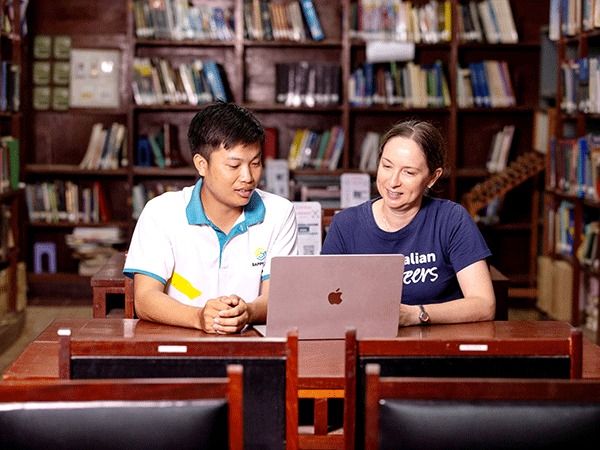 A journey comes full circle as Australian volunteer returns to Laos to mentor young clinicians