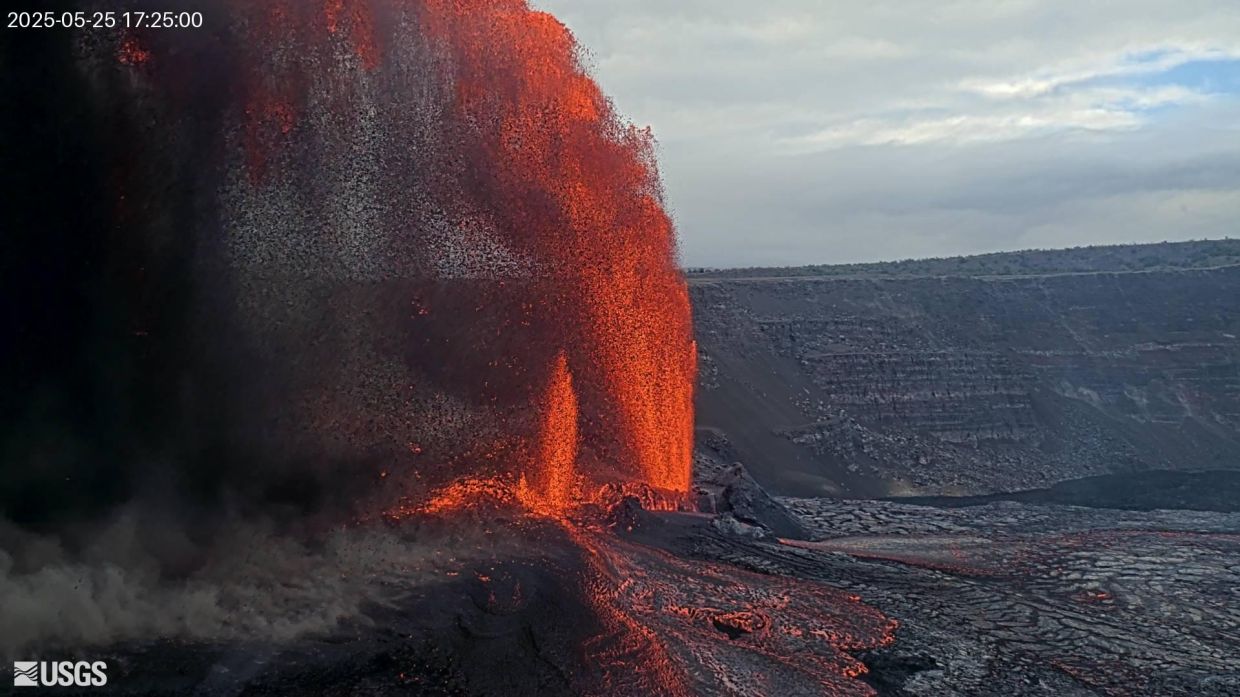 Hawaii's Kilauea volcano spews triple lava fountains and tallest reaches more than 1,200 feet, says USGS