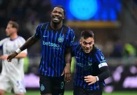 Soccer-Inter go top with 4-0 thumping of in-form Como