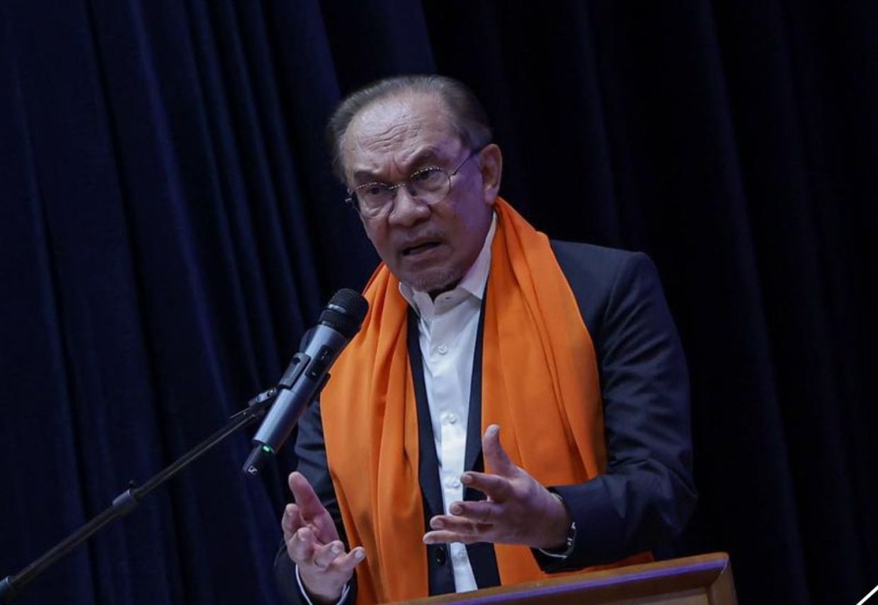 Take firmer action against tardy contractors, says PM Anwar