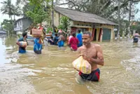 Landslide warnings as cyclone toll hits 618