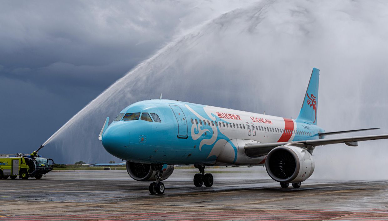 The inaugural Loong Air direct flight from Shenzhen welcomed with a water salute upon arrival at Kuching International Airport on Tuesday (Dec 9). - ZULAZHAR SHEBLEE/The Star