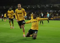 Soccer-Fernandes double helps Man United to 4-1 win as Wolves' misery continues