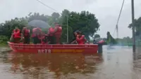Floods: Bomba rescues four stranded travellers near Miri