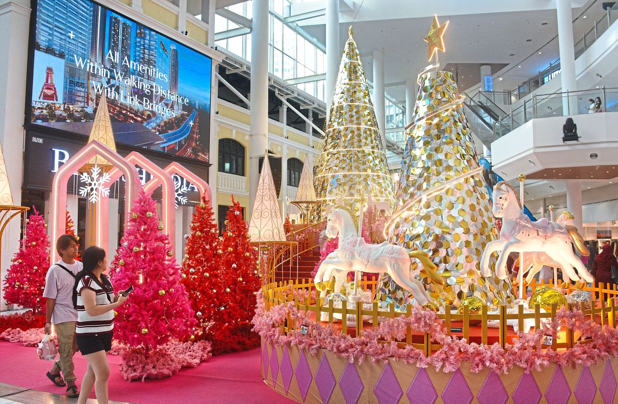 Shimmering golden trees and red conifers anchor Gurney Paragon Mall’s eye-catching “Christmas Reimagined” setup.