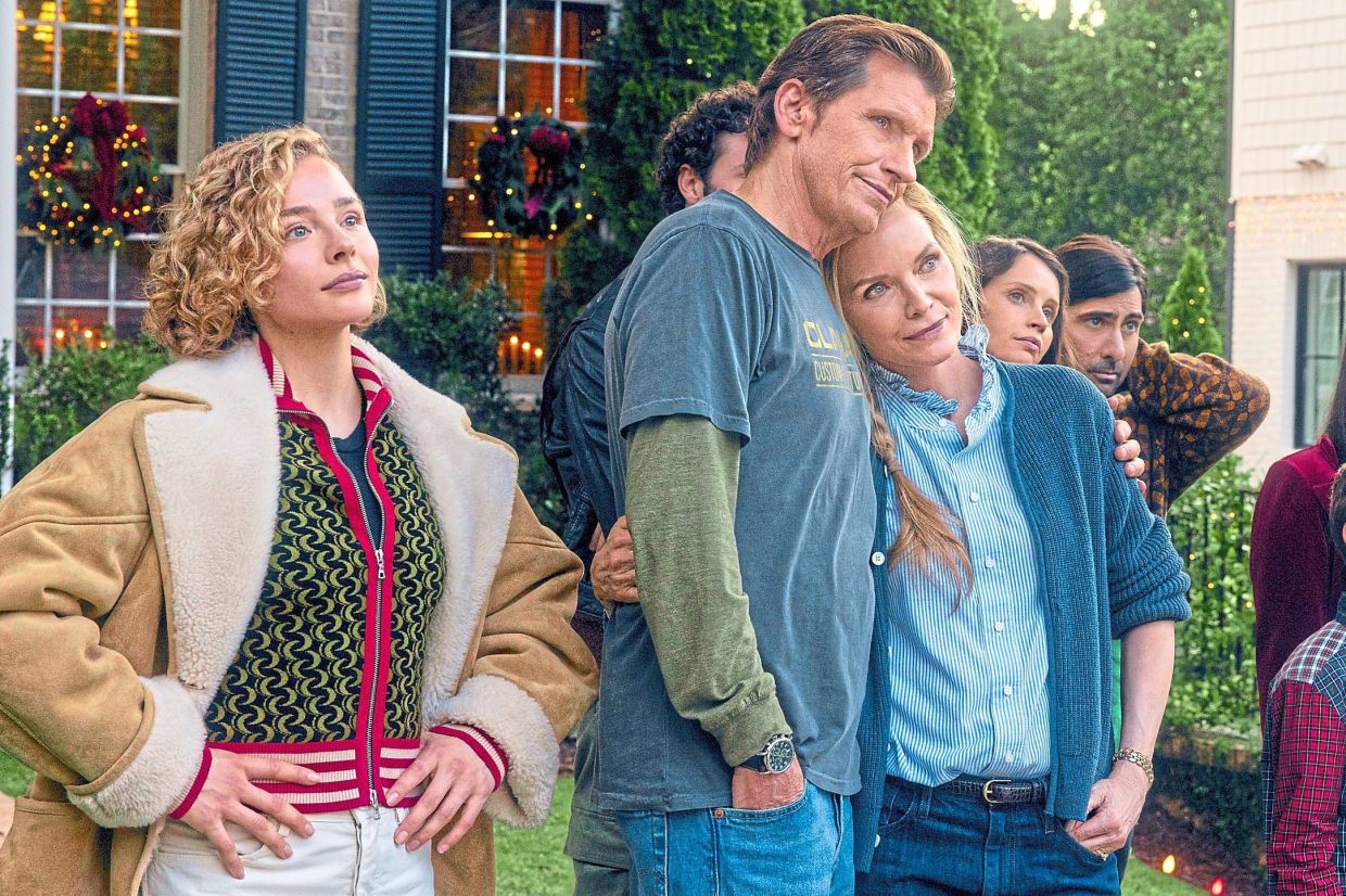 Michelle Pfeiffer plays put-upon mom in Christmas movie Oh. What. Fun.