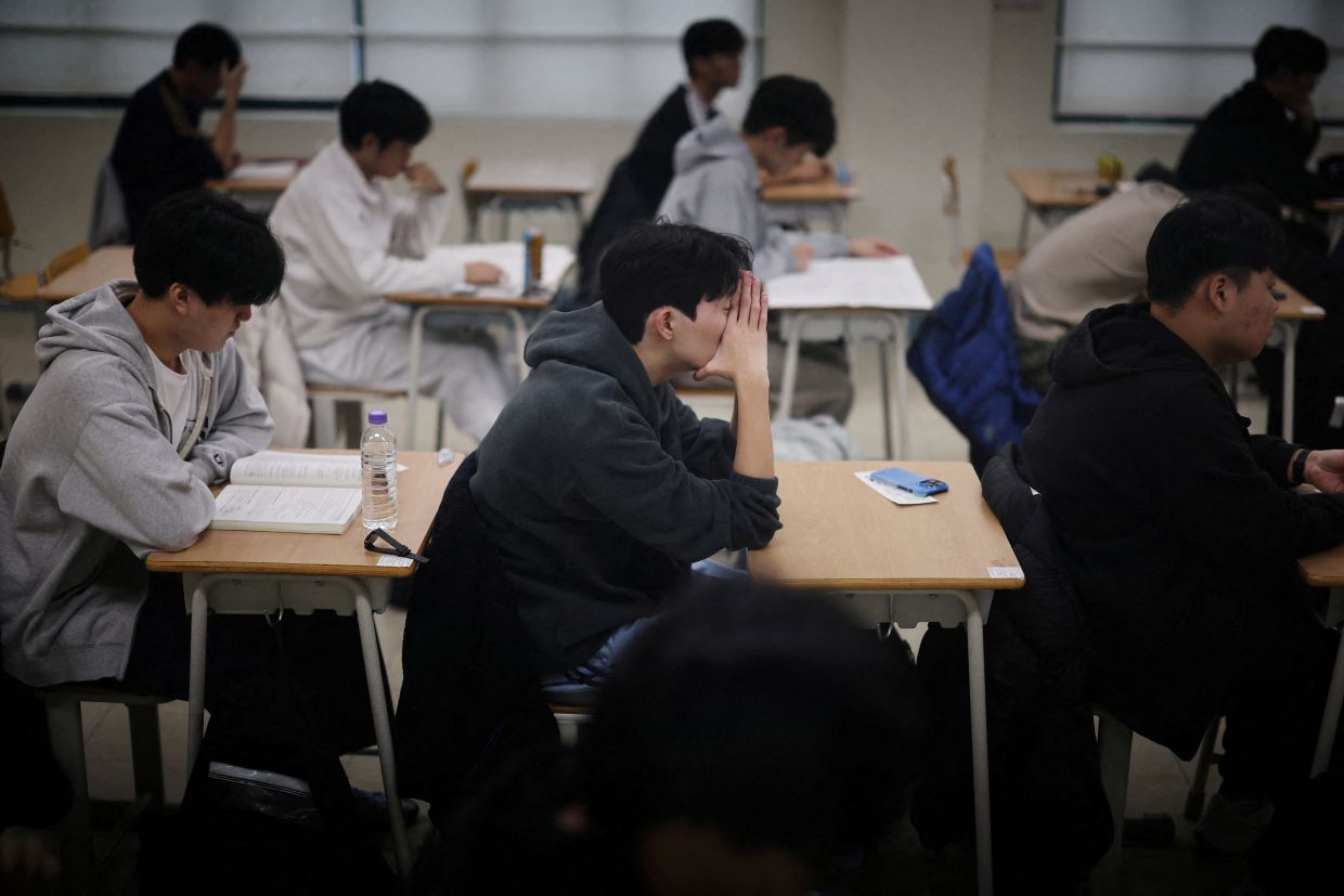 Agency chief of South Korea’s college entrance exam resigns over too-difficult English exam