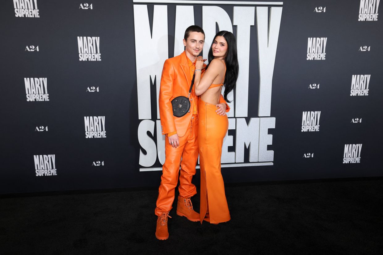 Fashion statement or relationship crisis? Decoding coordinated red carpet looks