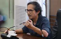 Philippines vows to dismantle graft syndicate, fire up spending