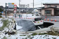 51 hurt in Japan quake as warning persists