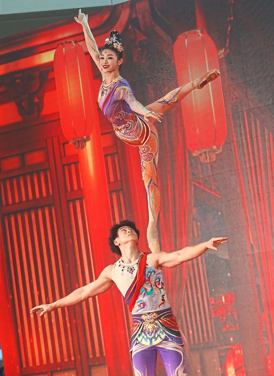 A ballet on-shoulder performance. — Photos: AZLINA ABDULLAH/The Star