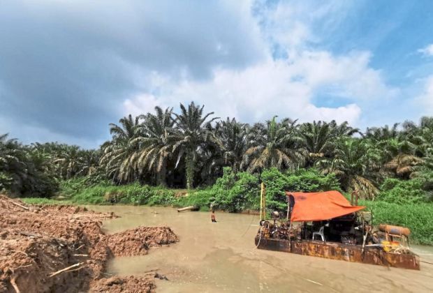 Experts say real-time monitoring of sand mining activities along the river is needed.