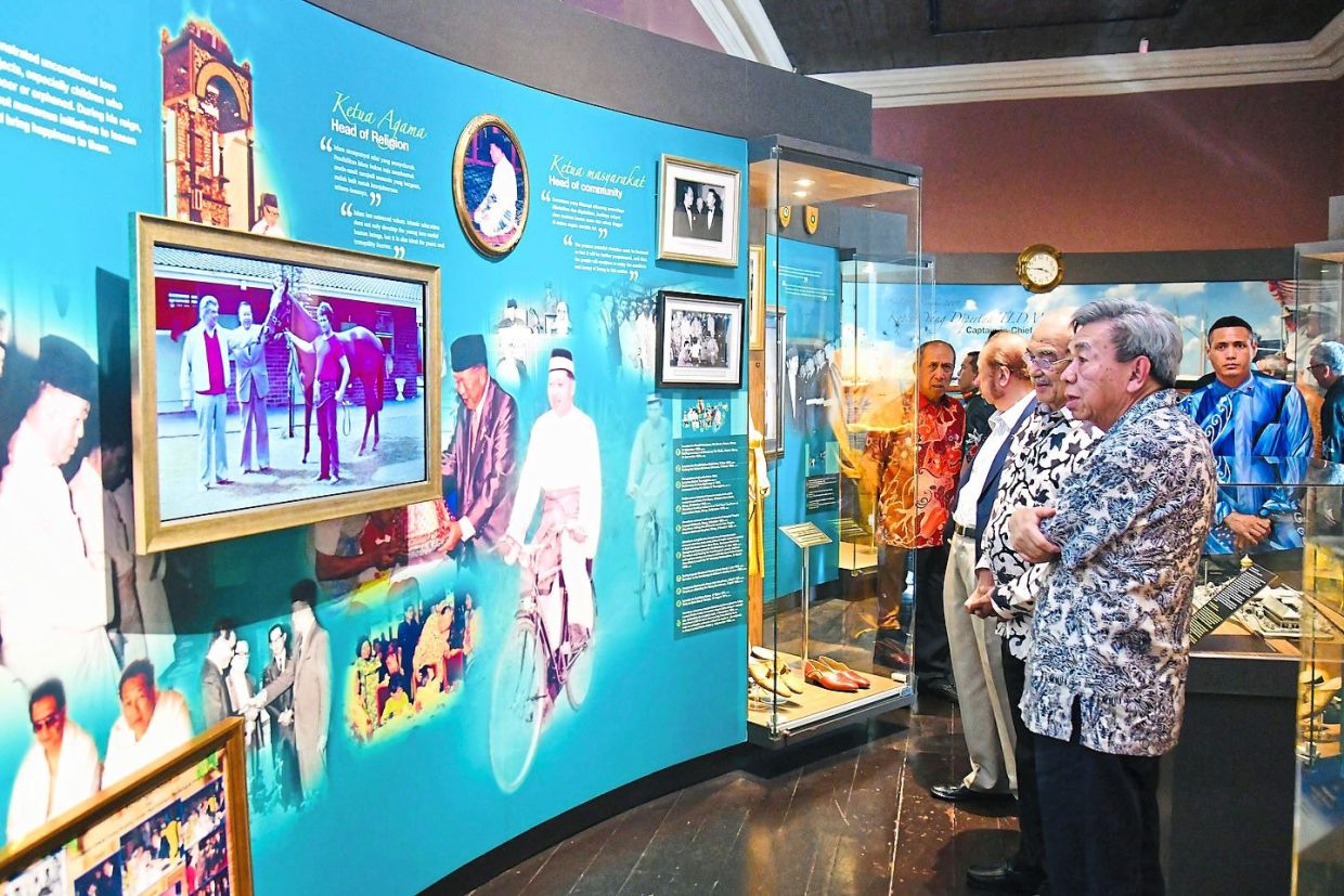 Sultan Sharafuddin shared the rich history of the Selangor Sultanate with Yang di-Pertua Negeri Melaka Tun Dr Mohd Ali Rustam during his visit to the Sultan Abdul Aziz Royal Gallery in July, guiding him through exhibition materials curated from the personal collection of his late father, Sultan Salahuddin Abdul Aziz Shah. — Photo from Selangor Royal Office Facebook page