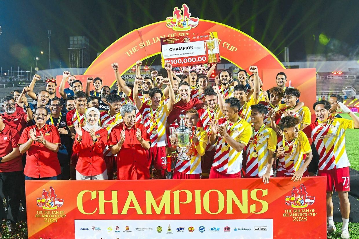 Sultan Sharafuddin and Tengku Permaisuri Norashikin joining the victorious Selangor Selection team to celebrate their win at this year’s Sultan of Selangor’s Cup in September, marking the Red Giants’ 12th title. — Photo from Selangor Royal Office Facebook page