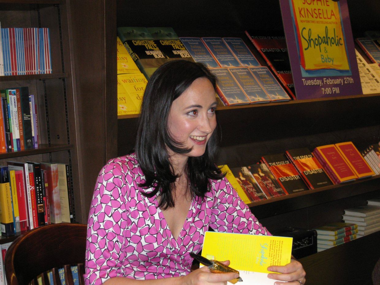 Kinsella signing copies of 'Shopaholic & Baby' at a Manhattan bookstore in New York in February 2007. Photo: The Star/Filepic