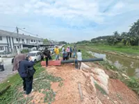Frequent flooding keeps Sg Buloh folk on edge