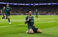 Soccer-Manchester City rally to beat Real Madrid 2-1 at Bernabeu