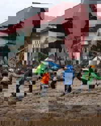 Toll in deadly Indonesia floods near 1,000, frustrations grow