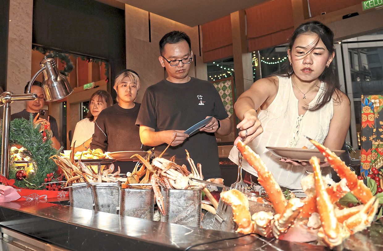 An abundant selection of seafood, including King Crab, awaits diners at The Courtyard in Pavilion Hotel Kuala Lumpur. — Photos: MUHAMAD SHAHRIL ROSLI/The Star
