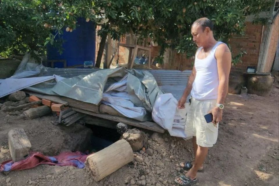 Farmer Yem Mal spent four hours digging a bunker in his backyard. - Photo: ST