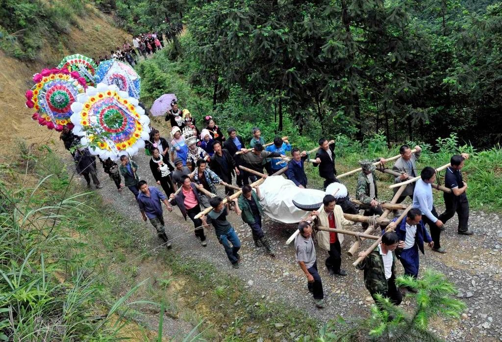 A funeral procession in China. The son was following a ritual called “pressing the ghost’s bed”. - Photo: Reuters