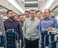 SIPP-YTL JV hands over RM8.9bil railway job to govt