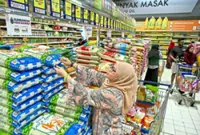Beat the last-minute crowd for the RM100 Sara credit, shoppers told