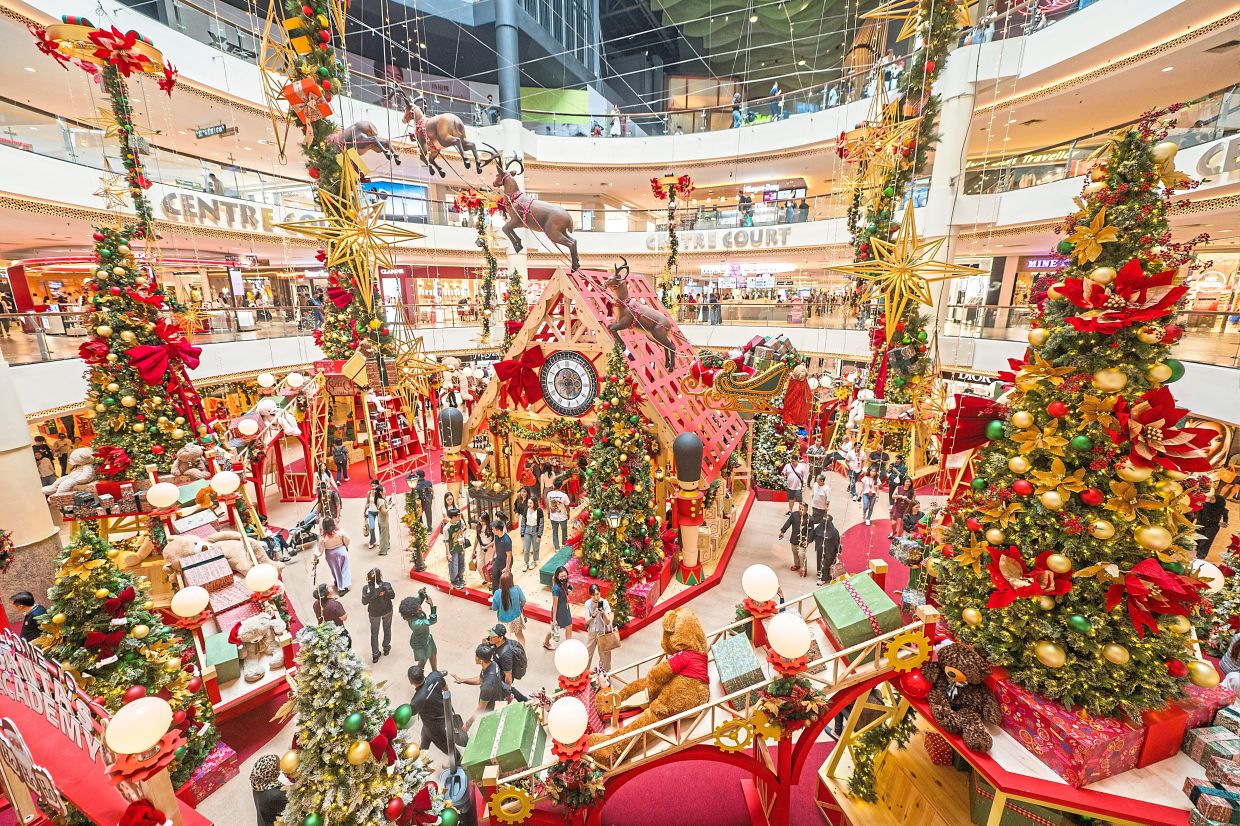 MidValley Megamall features Santa’s Academy where visitors of all ages can participate in ‘interactive training’ through workshops, performances and special missions.