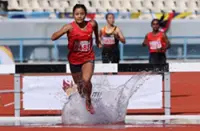 A jack of all sports, Esther finds her calling in triathlon