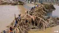 Indonesia flood death toll passes 1,000, say rescuers