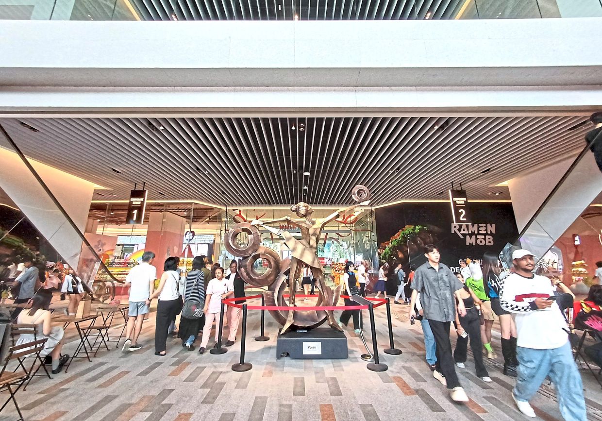 Visitors describe the place as interesting owing to the large sculptures seen around the mall.