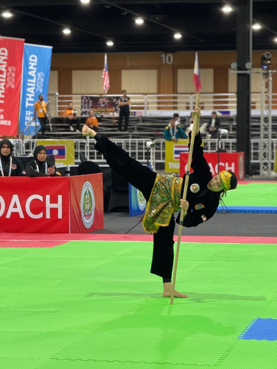 Syafiqah punches her way to her first pencak silat gold