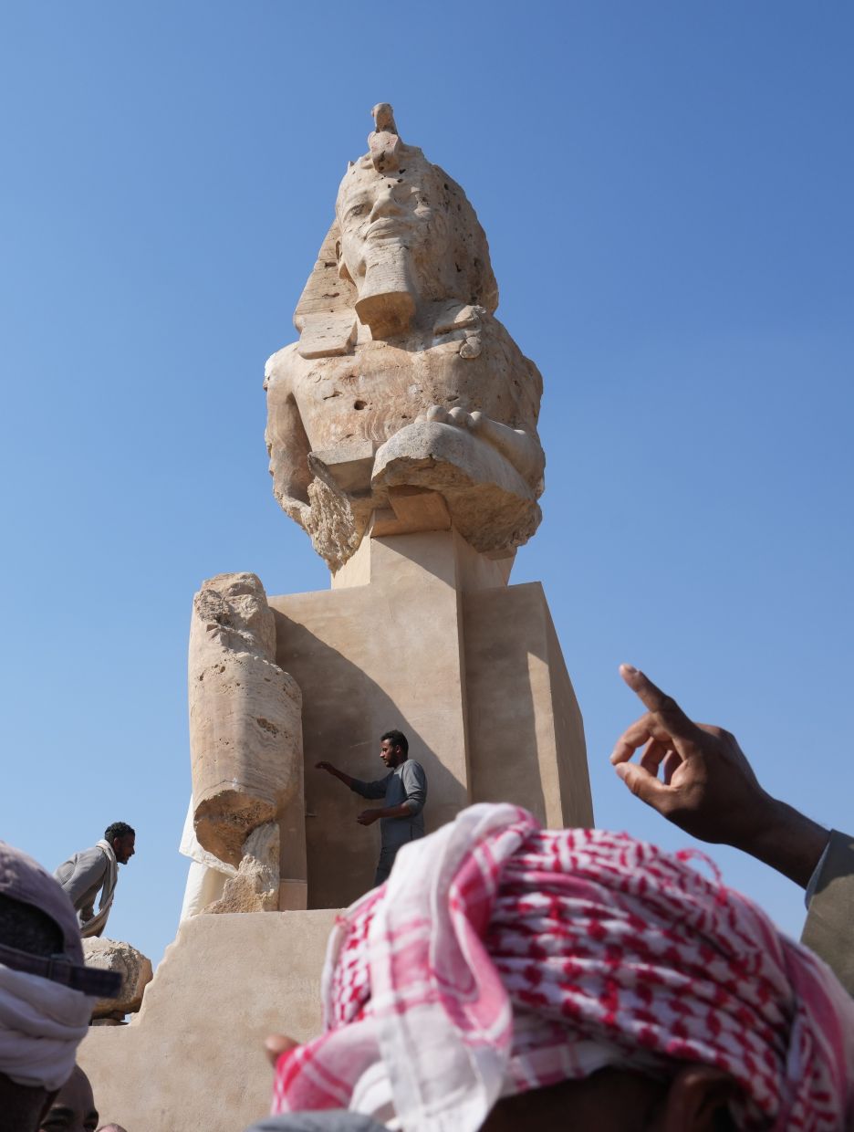 Antiquity workers celebrate after they unveil the assembly of a giant alabaster statue for the Pharoah Amenhotep III, in the southern city of Luxor, Egypt. Photo: AP