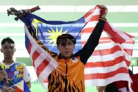 Sharp-shooter Johnathan fires gold again