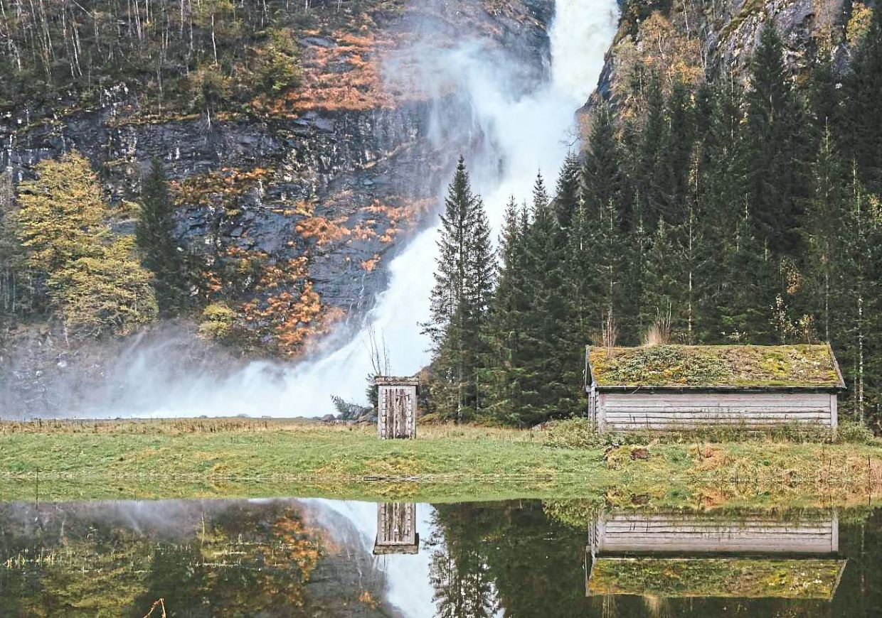 The thundering waterfalls at Huldefossen hides the noise from your bathroom break. — Visit Norway