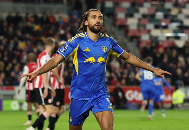 Soccer-Calvert-Lewin one of England's best strikers, says Leeds boss Farke