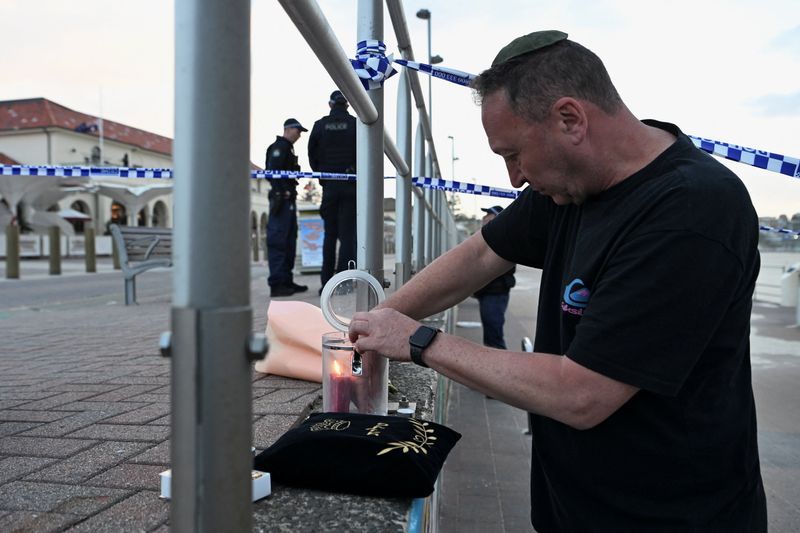 Death toll climbs to 16 after mass shooting at Sydney's Bondi Beach