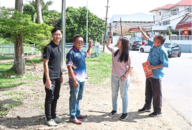 New solar street lamps brighten Seri Kembangan new village