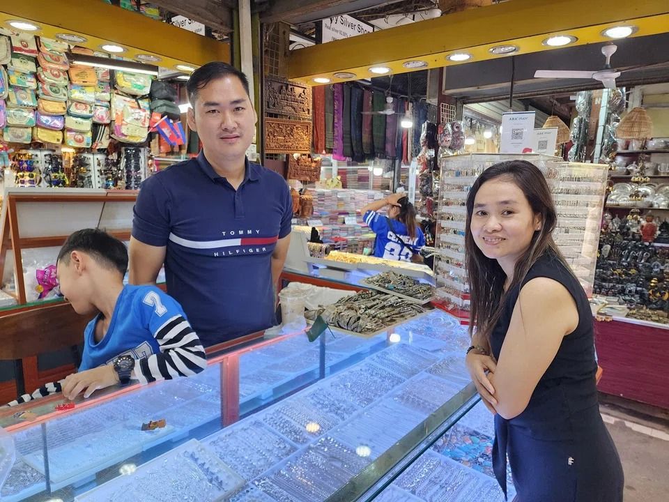 Vanchan Nary and her husband, Vong Somony, run a jewellery shop at Old Market in Siem Reap. Their business has been hit by the latest border clashes. -ST/MAY WONG