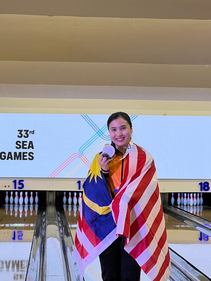 Bowler Natasha rolls down silver in singles in Bangkok