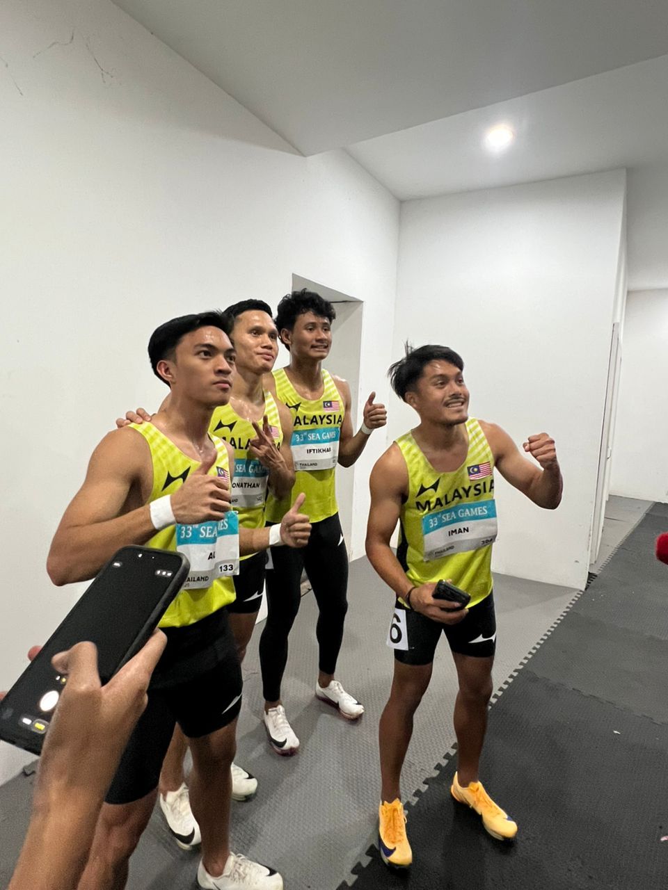 Malaysian quartet smash national record to win 4x100m silver