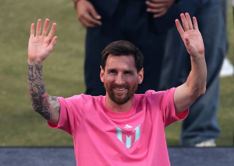 Soccer-Chaos in Kolkata, confetti in Delhi: Messi wraps up eventful India tour